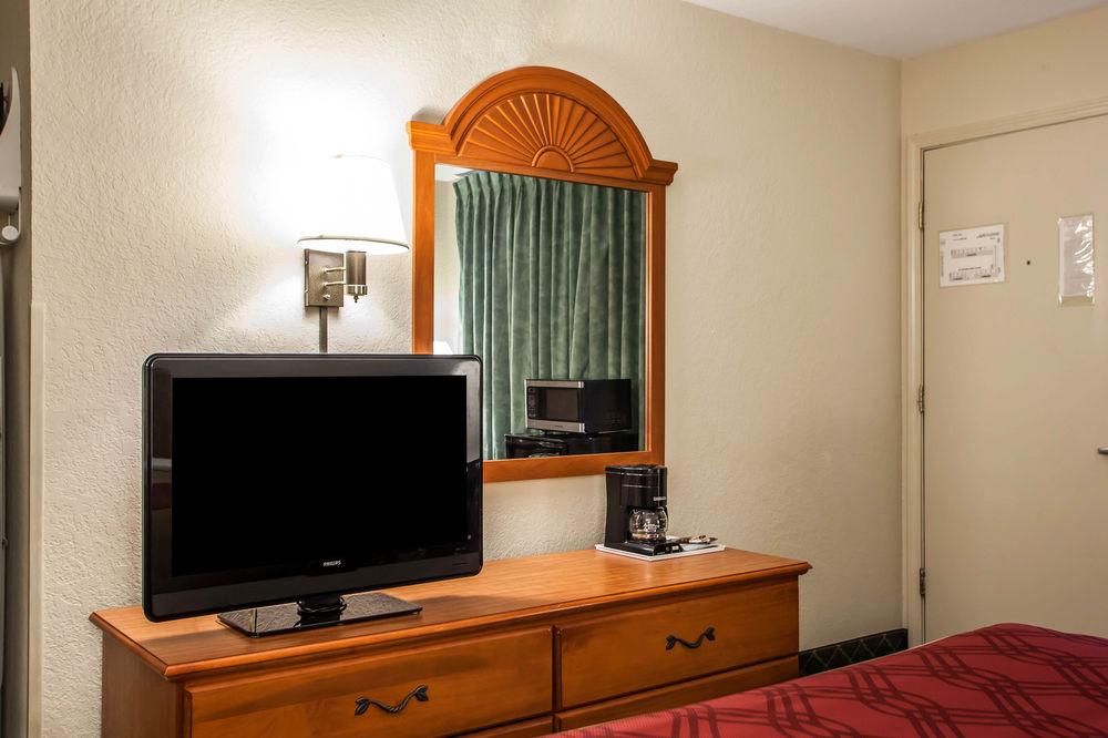 Economy Inn & Suites Ганнибал Экстерьер фото