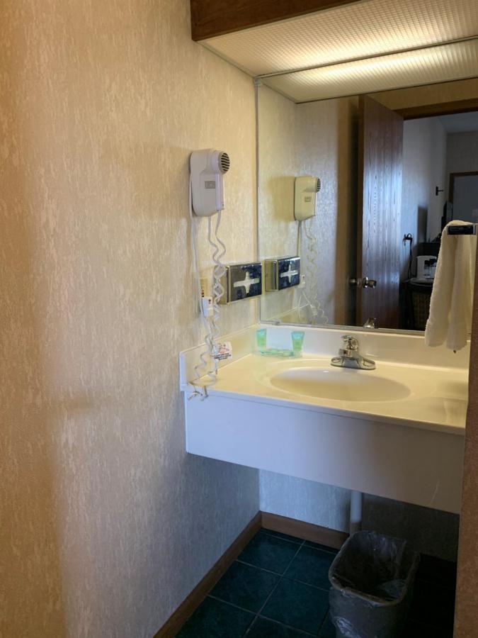 Economy Inn & Suites Ганнибал Экстерьер фото
